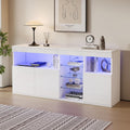 Meuble commode gris clair, trois portes, etageres reglables