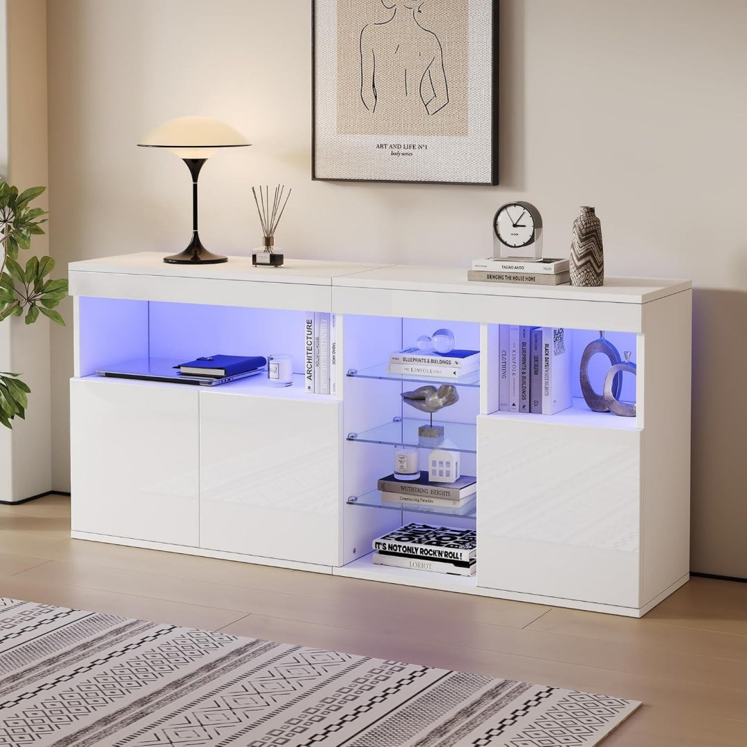 Meuble commode gris clair, trois portes, etageres reglables