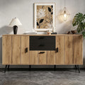 Ce credence marron en bois trouve sa place salon style industriel